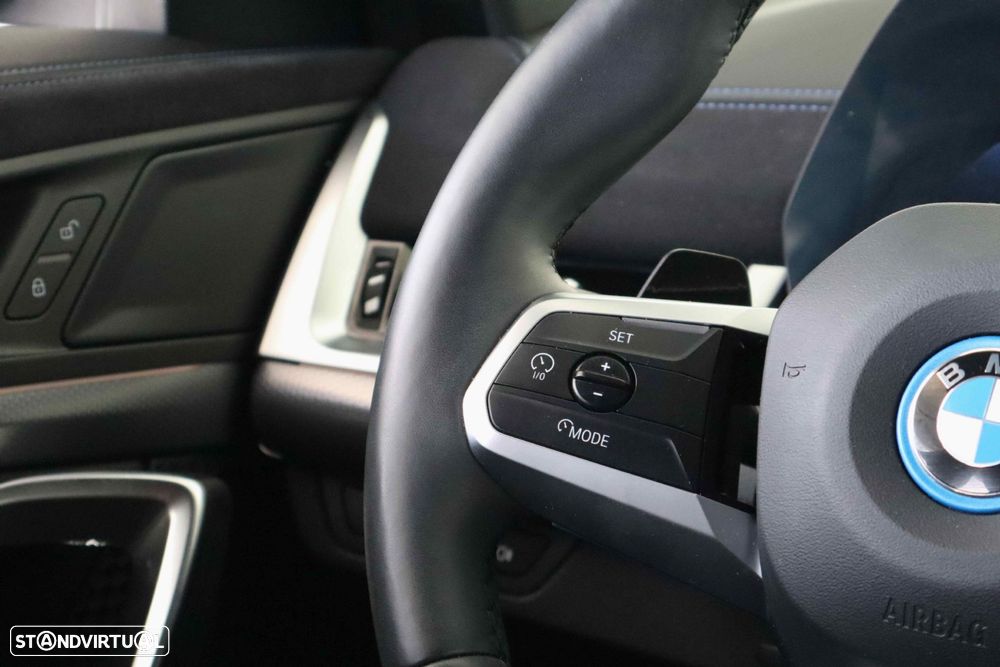 BMW iX2 eDrive20 Pack Desportivo M - 21