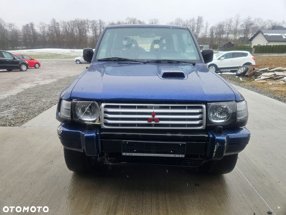 Mitsubishi Pajero - 2