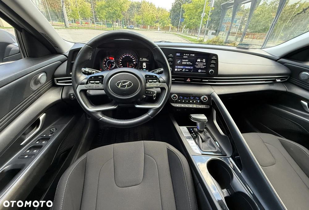 Hyundai Elantra 1.6 Smart CVT - 20