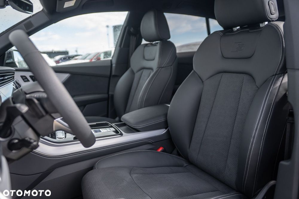 Audi Q8 - 11
