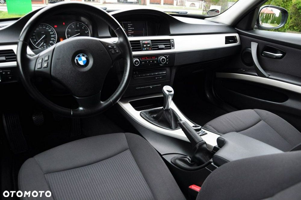 BMW Seria 3 325i Edition Exclusive - 33