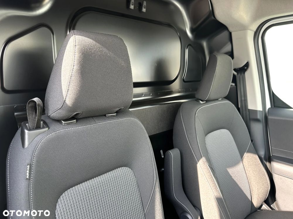 Ford Transit Courier - 14
