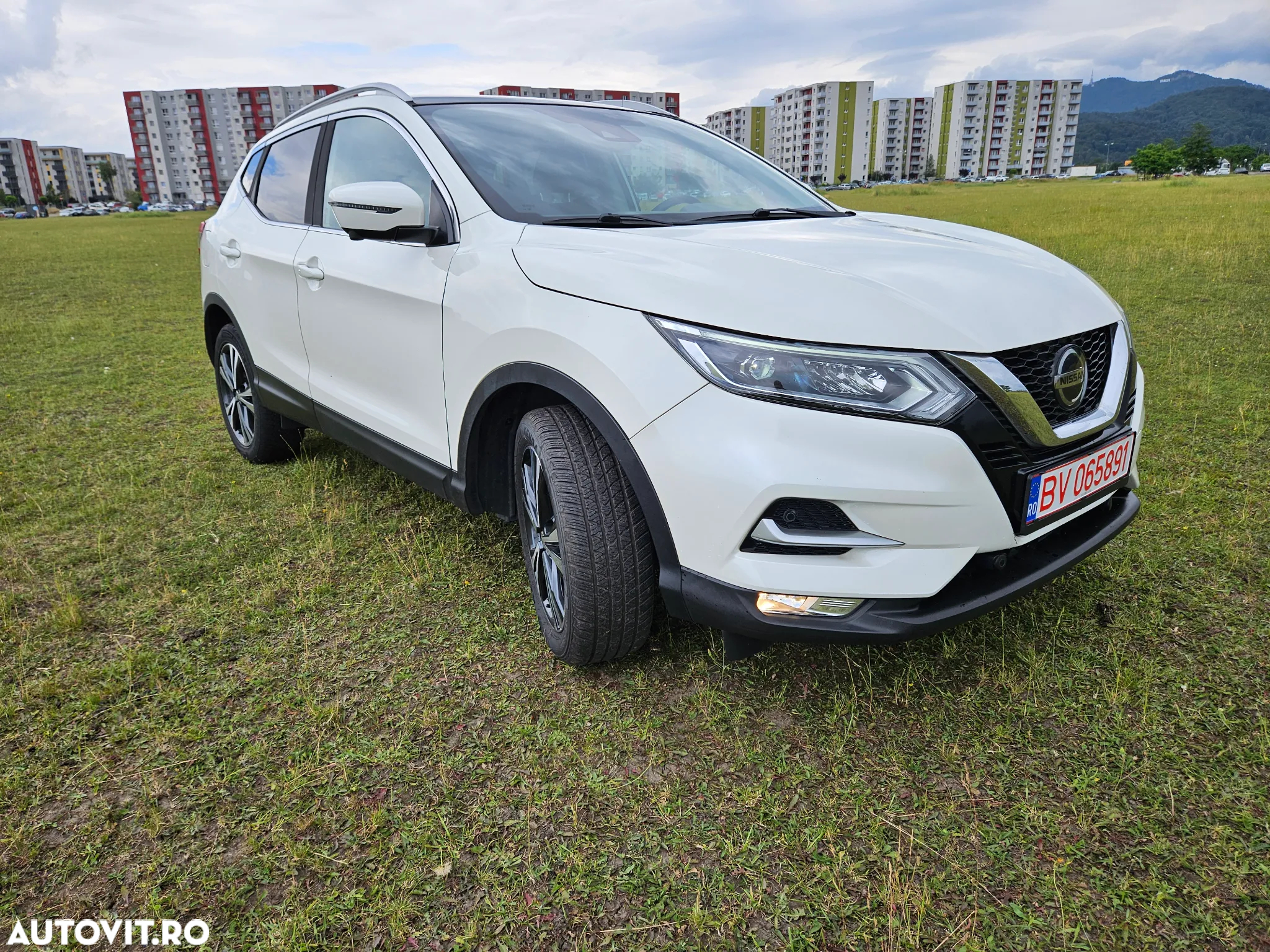 Nissan Qashqai 1.3 DIG-T N-CONNECTA - 8