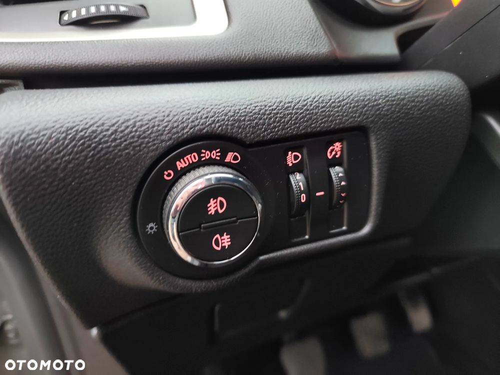 Opel Astra 1.6 Design Edition - 16