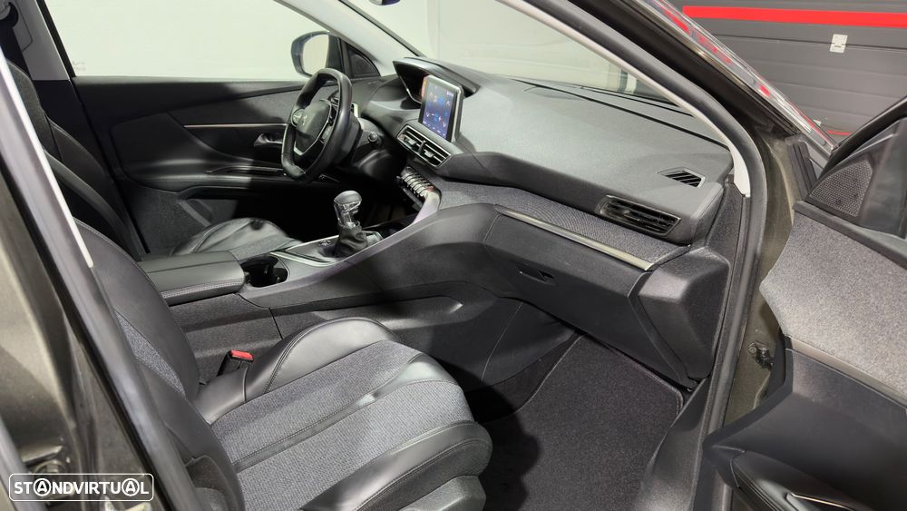 Peugeot 3008 1.2 PureTech Allure - 12