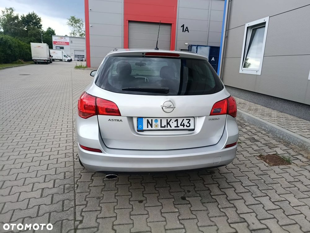 Opel Astra 1.4 Turbo 150 Jahre - 14