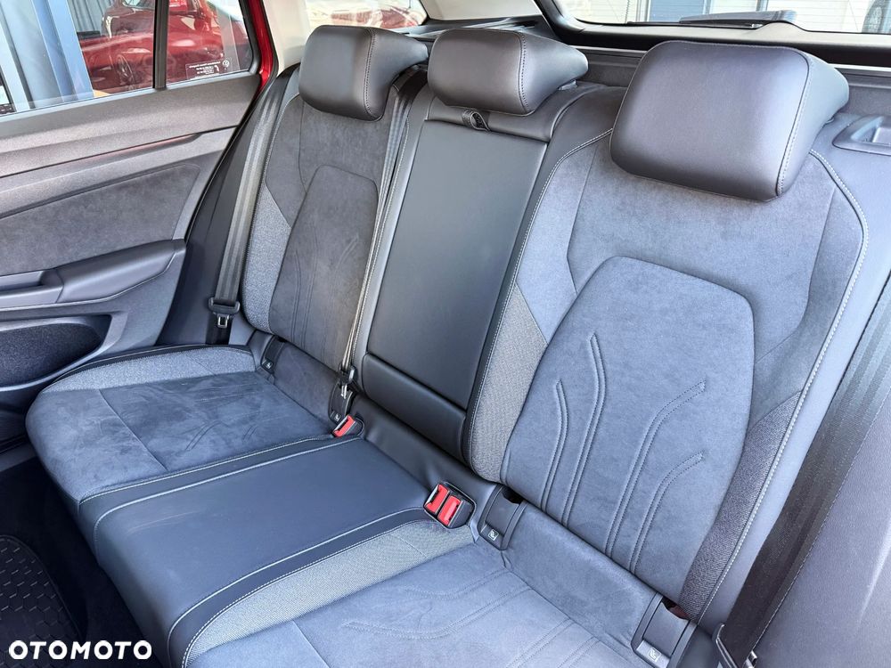 Volkswagen Golf 1.5 TSI Special Edition - 32