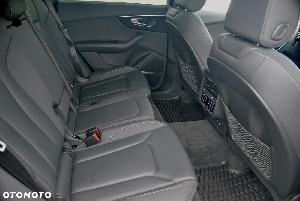 Audi Q8 55 TFSI quattro tiptronic - 14