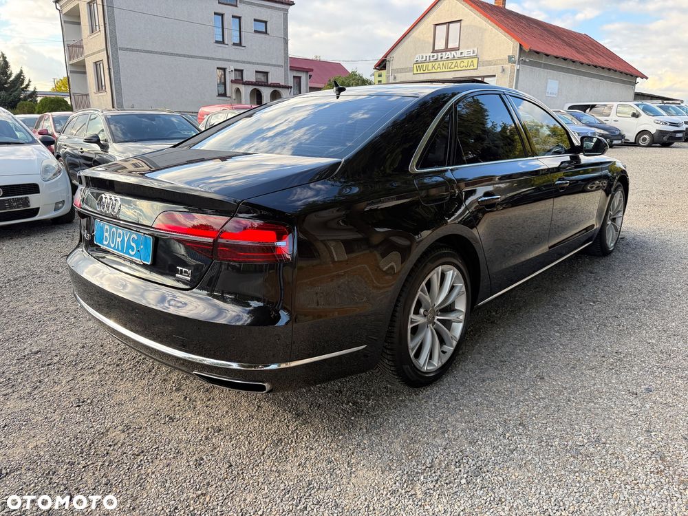 Audi A8 - 8