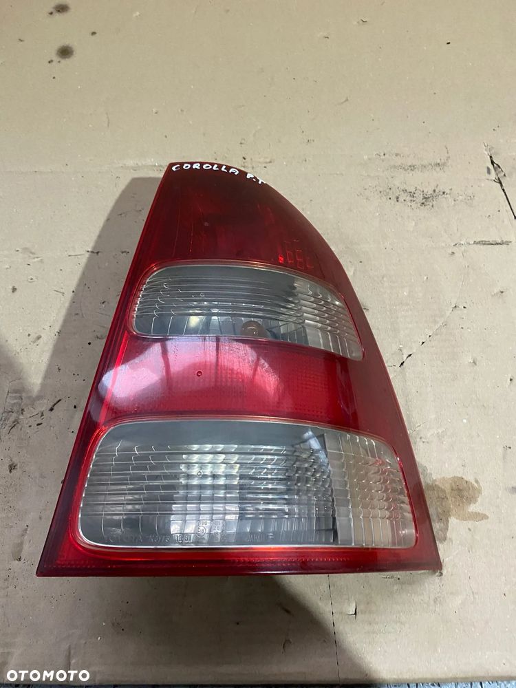 LAMPA PRAWA TYŁ TYLNA TOYOTA COROLLA E12 KOMBI EUROPA