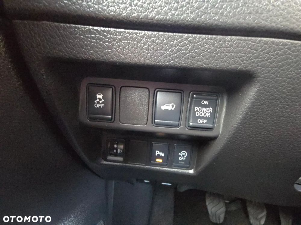 Nissan X-Trail 2.0 dCi ALL-MODE 4x4i Acenta - 32
