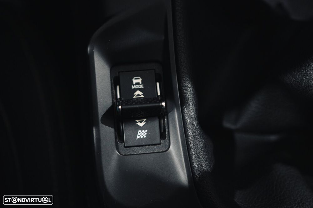 Jaguar E-Pace 2.0 i4D R-Dynamic - 33