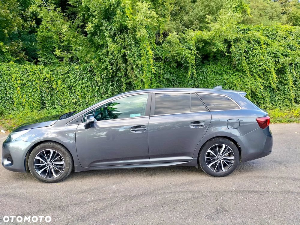 Toyota Avensis 2.0 Premium MS - 11