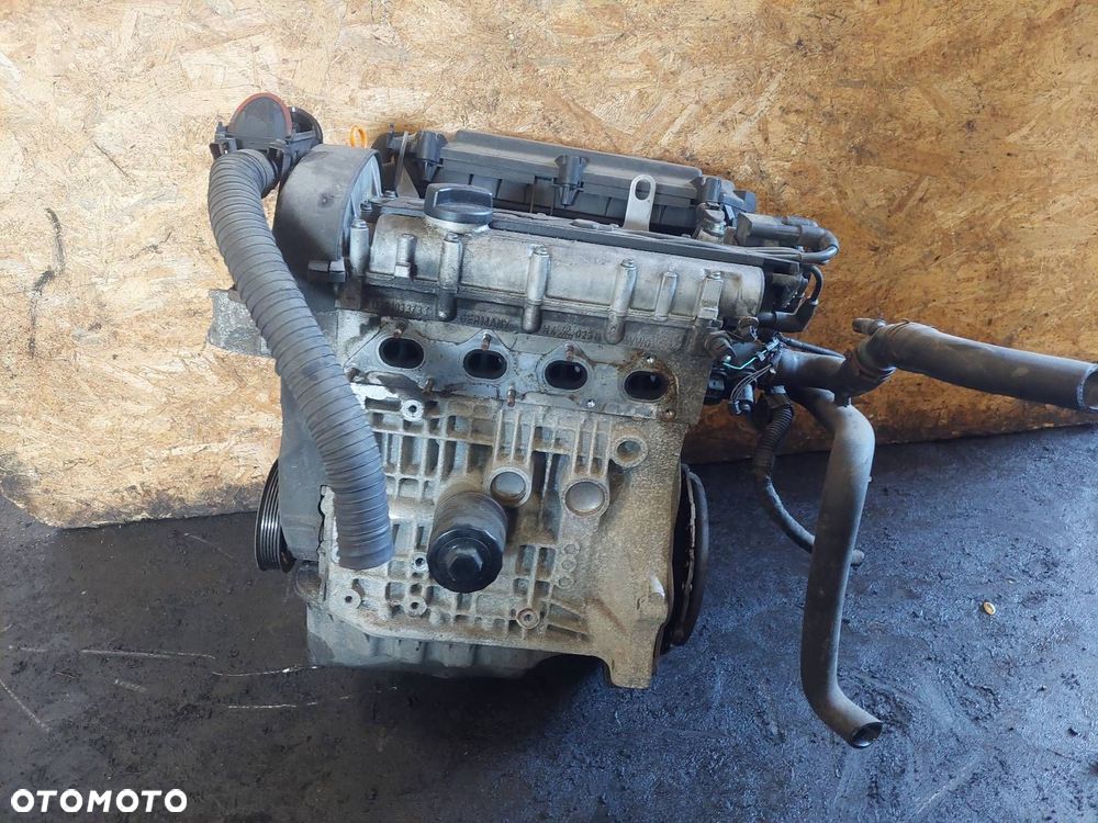 SILNIK BENZYNOWY SŁUPEK VOLKSWAGEN GOLF IV 1.4 16V AKQ ID: 237127 - 1