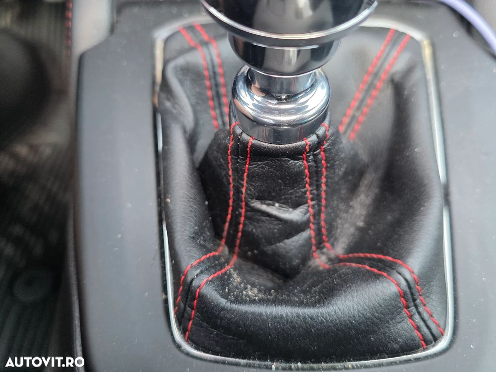 Ford Focus 1.0 EcoBoost Hybrid ST-LINE X - 25