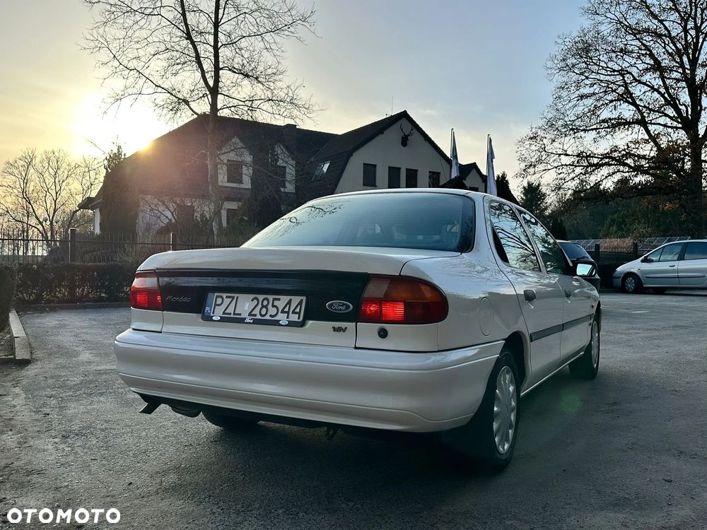 Ford Mondeo 1.6 CLX - 14