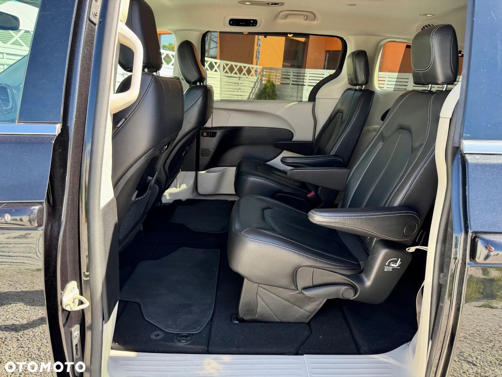 Chrysler Pacifica - 20