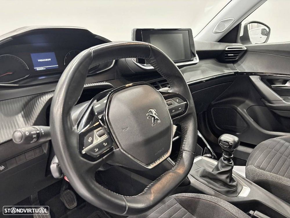 Peugeot 2008 1.2 PureTech Active - 12