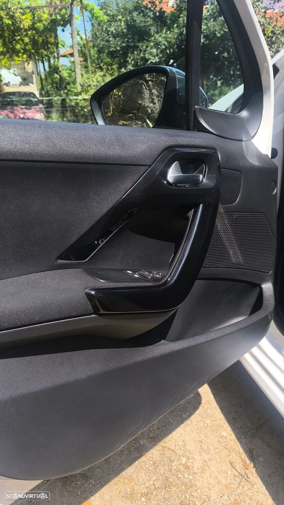 Peugeot 208 1.2 PureTech Style — fotografia 11