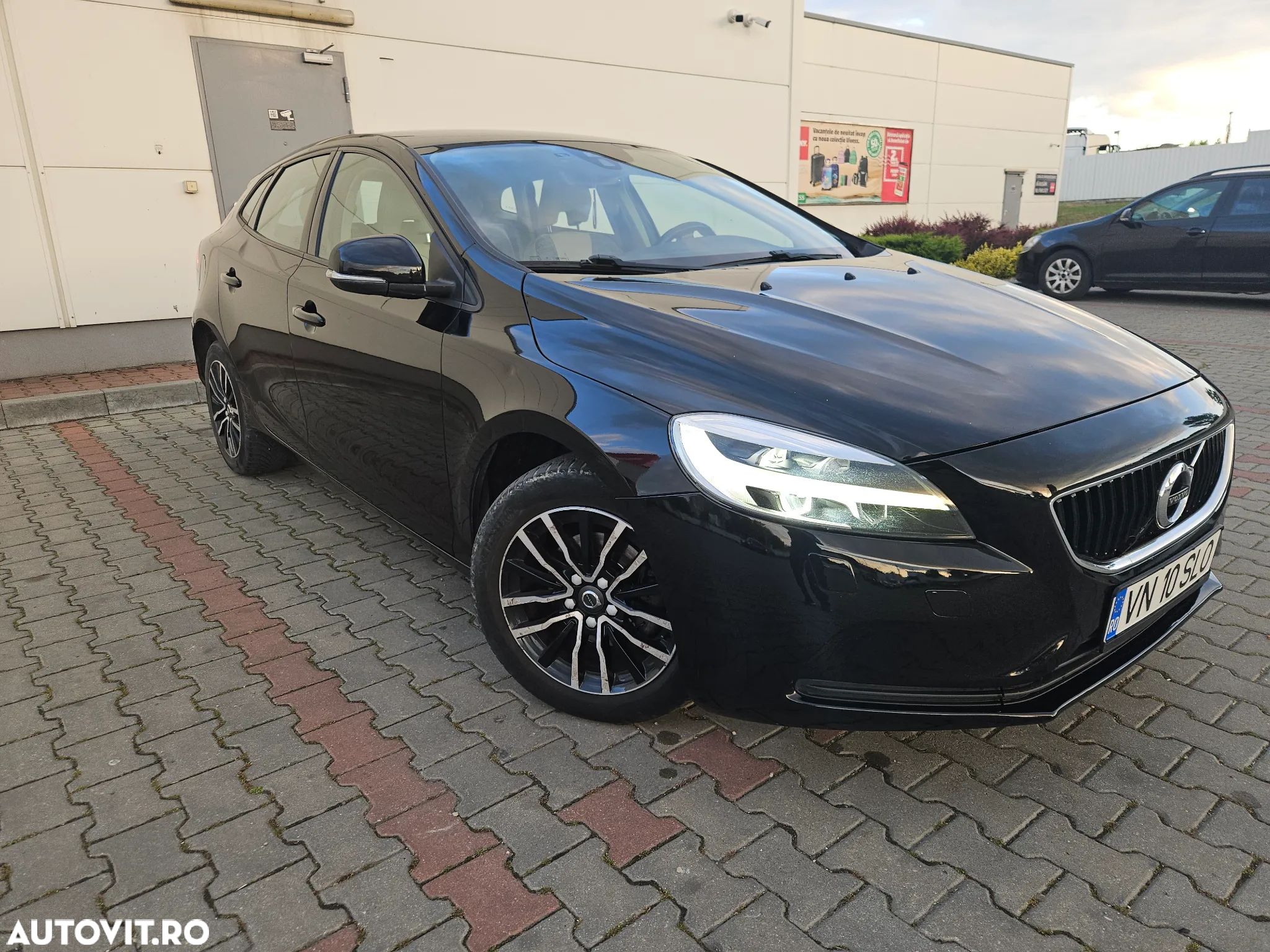 Volvo V40 D2 DRIVe Momentum - 1