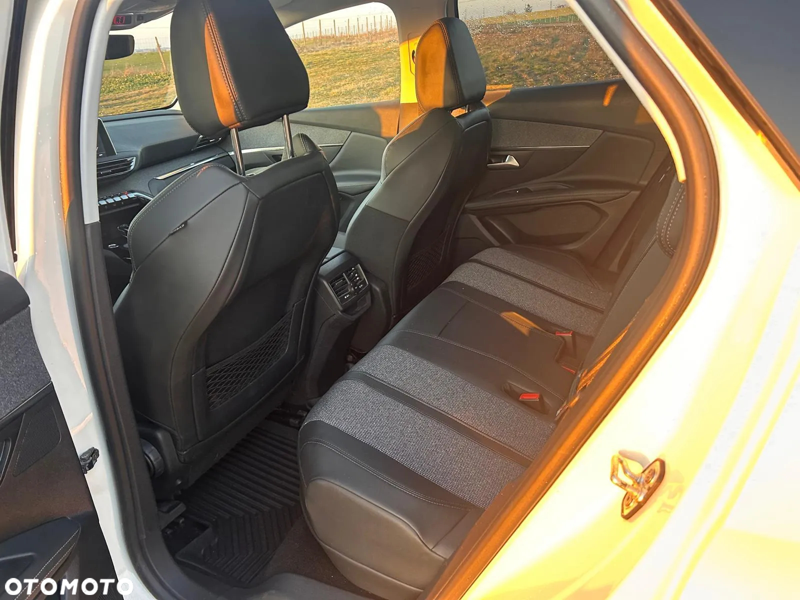 Peugeot 3008 Plug-In Hybrid 225 e-EAT8 Allure Pack - 13