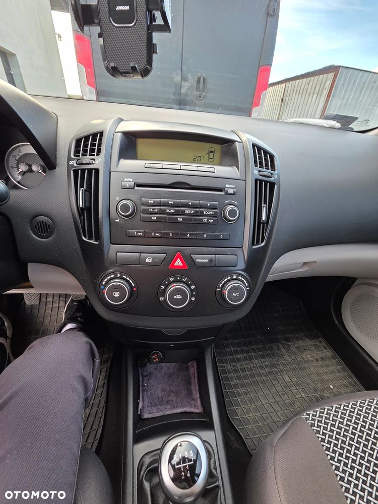 Kia Ceed 1.4 Comfort + - 7