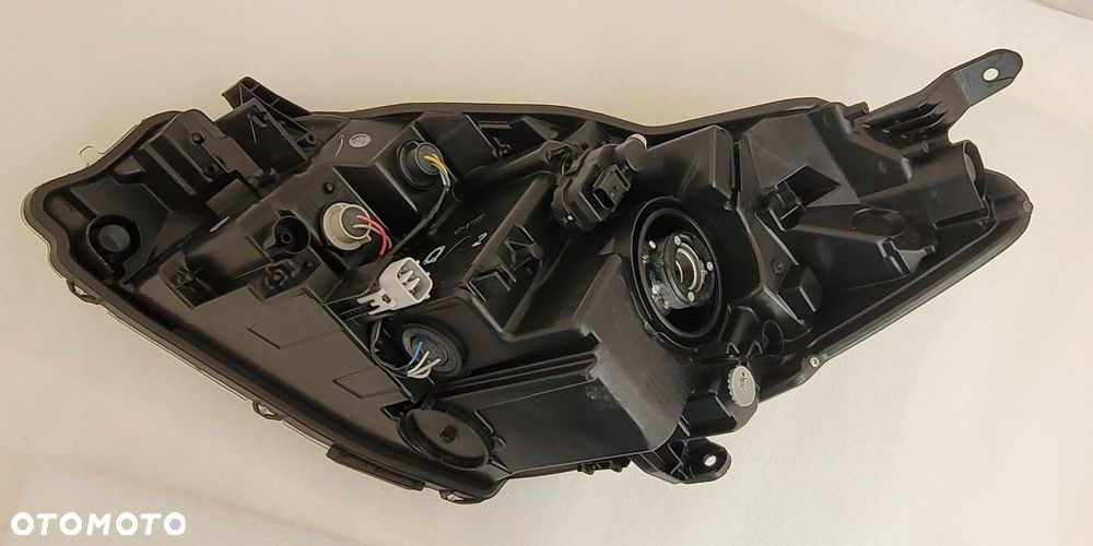 LAMPA PRAWA PRZEDNIA PRZÓD TOYOTA YARIS III LIFT ZWYKŁA 2017- - 7
