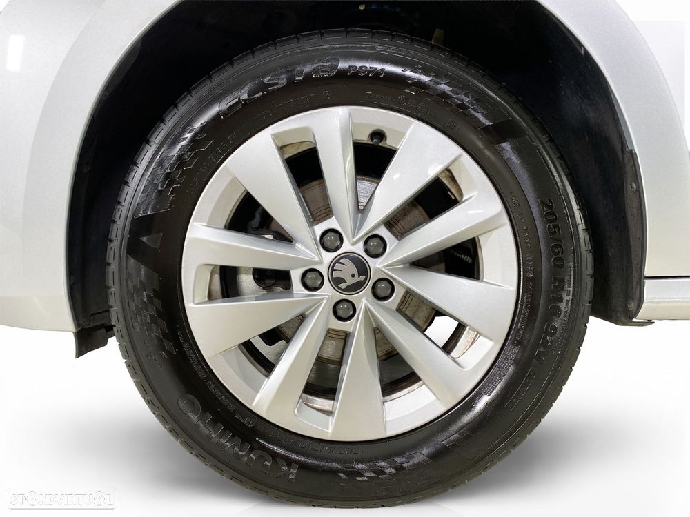 Skoda Kamiq 1.0 TSI DSG — fotografia 21