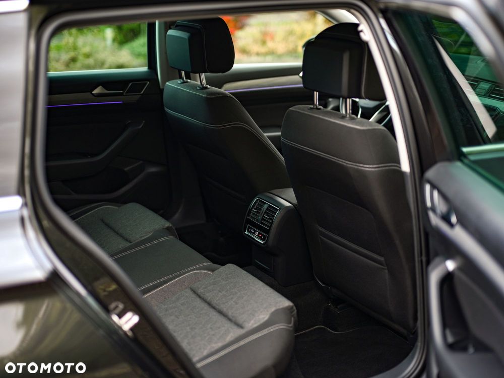 Volkswagen Passat 2.0 TDI SCR Style DSG - 24
