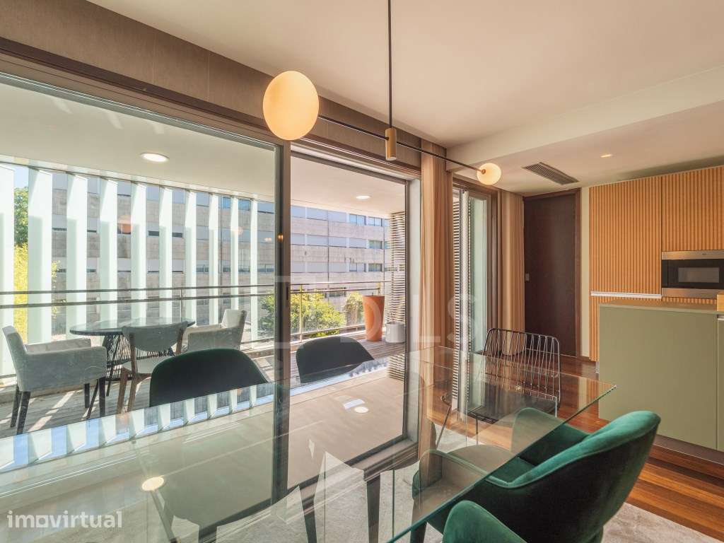 Apartamento T2+1 mobilado com varanda junto ao Rio Douro - Grande imagem: 4/44