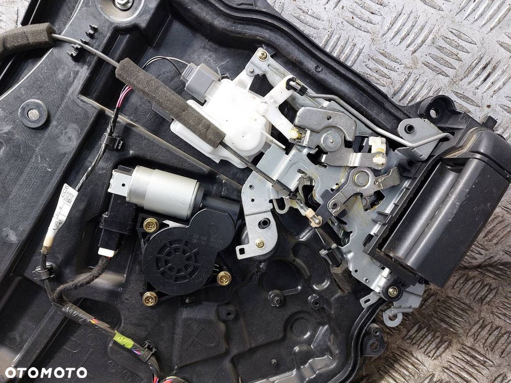 ZAMEK ROLKA PROWADNICA PODNOŚNIK DRZWI PRZESUWNE LEWE MAZDA 5 I CR - 2