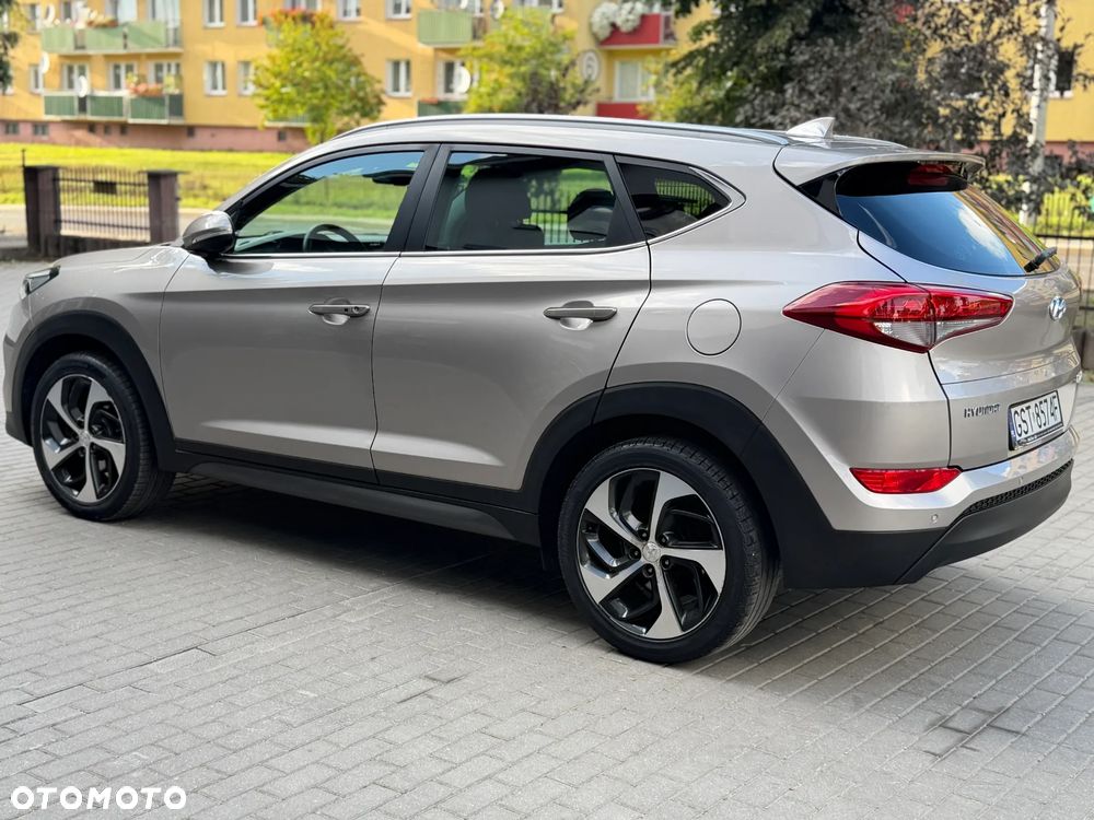 Hyundai Tucson 1.7 CRDI BlueDrive TourdePologne 2WD - 17