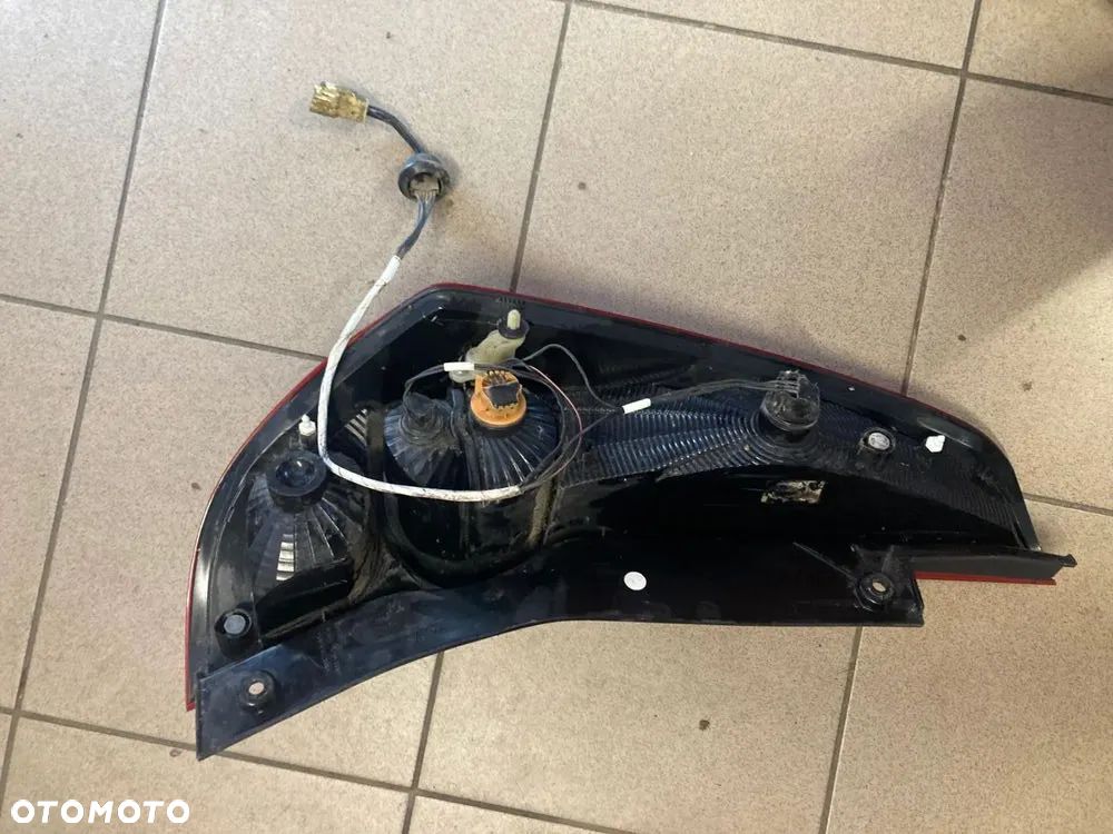 LAMPA TYŁ TYLNA PRAWA Opel Agila B II - 2