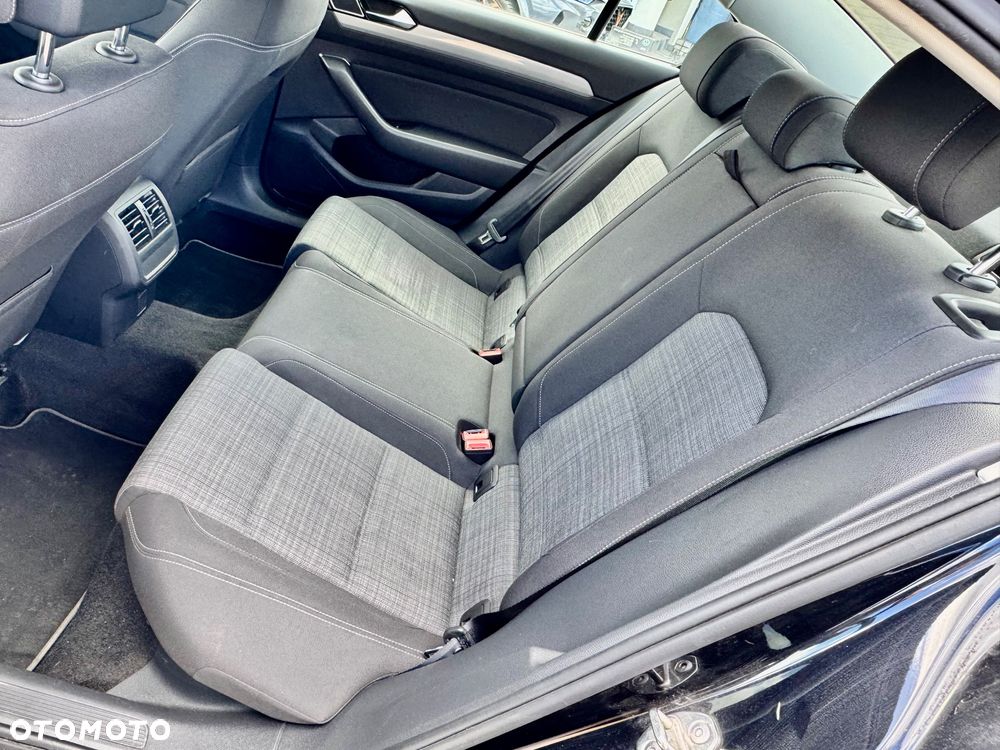 Volkswagen Passat 2.0 TDI EVO Elegance DSG - 12