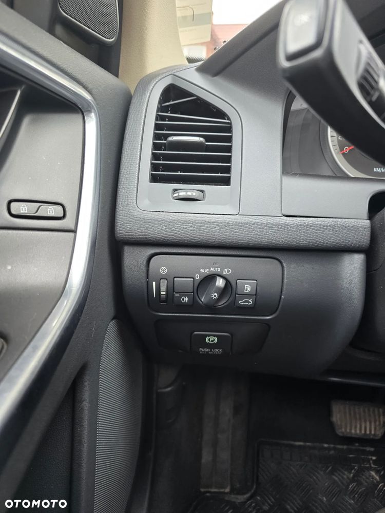 Volvo XC 60 D5 AWD Geartronic Summum - 11