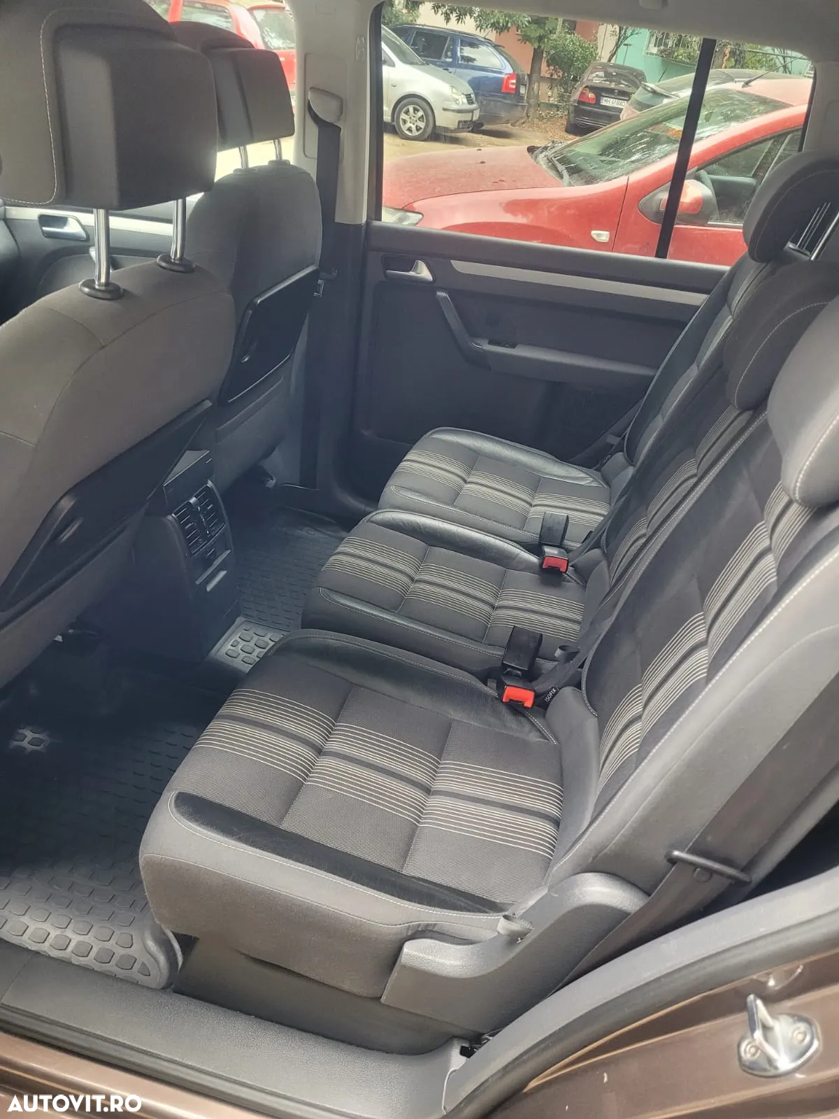 Volkswagen Touran 2.0 TDI DPF BlueMotion Technology DSG Comfortline - 6