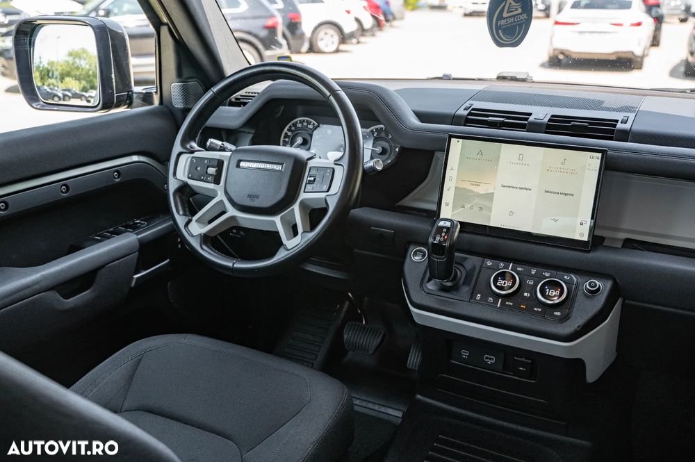 Land Rover Defender - 20
