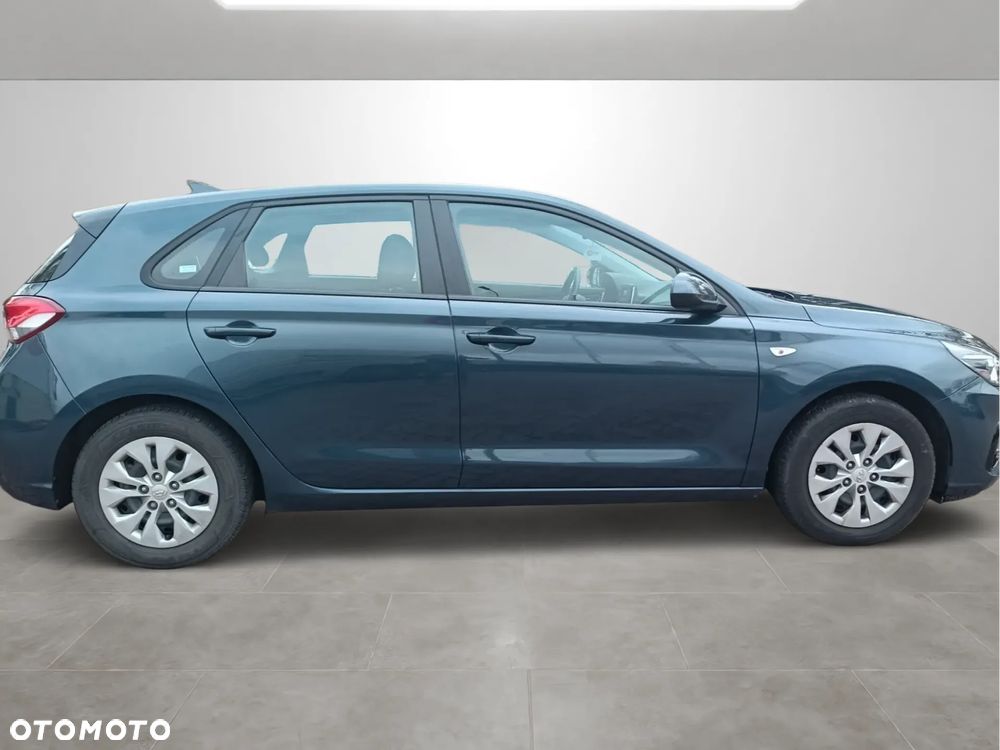 Hyundai i30 1.5 DPI Classic + - 5