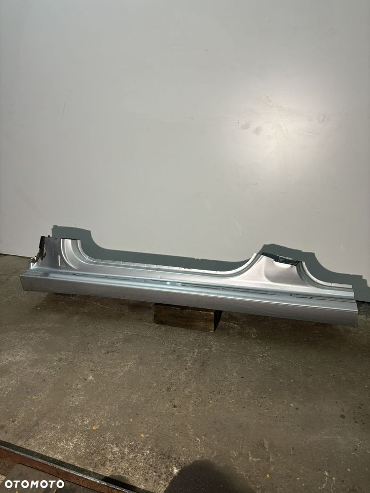 Próg prawy/lewy sedan/kombi 04-11 Audi A6 C6 - 1