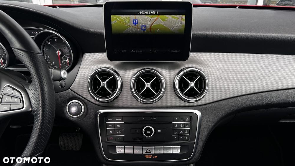 Mercedes-Benz GLA - 18