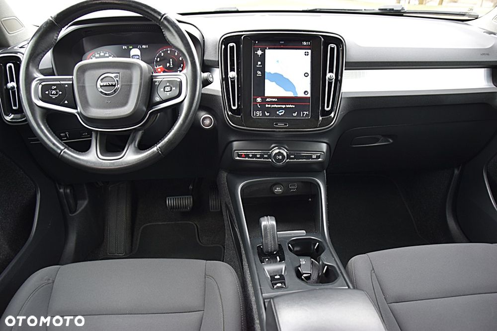 Volvo XC 40 T3 Geartronic Momentum Pro - 13