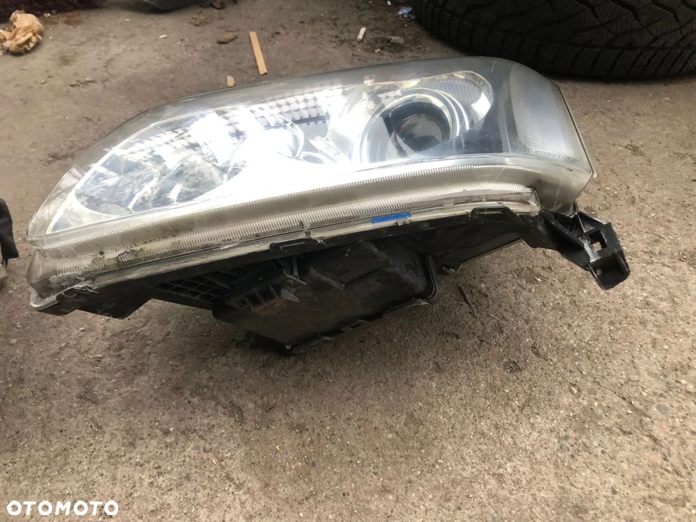 Toyota Avensis T25 LIFT   LAMPY PRZÓD XENON CENA ZA 2 SZTUKI - 6