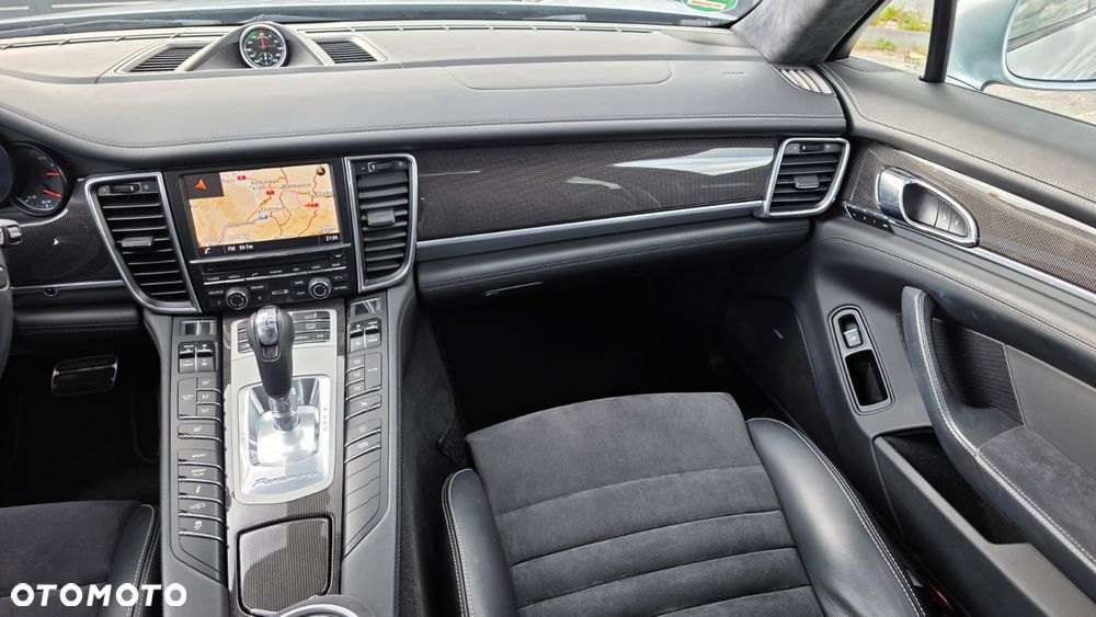 Porsche Panamera GTS PDK - 18