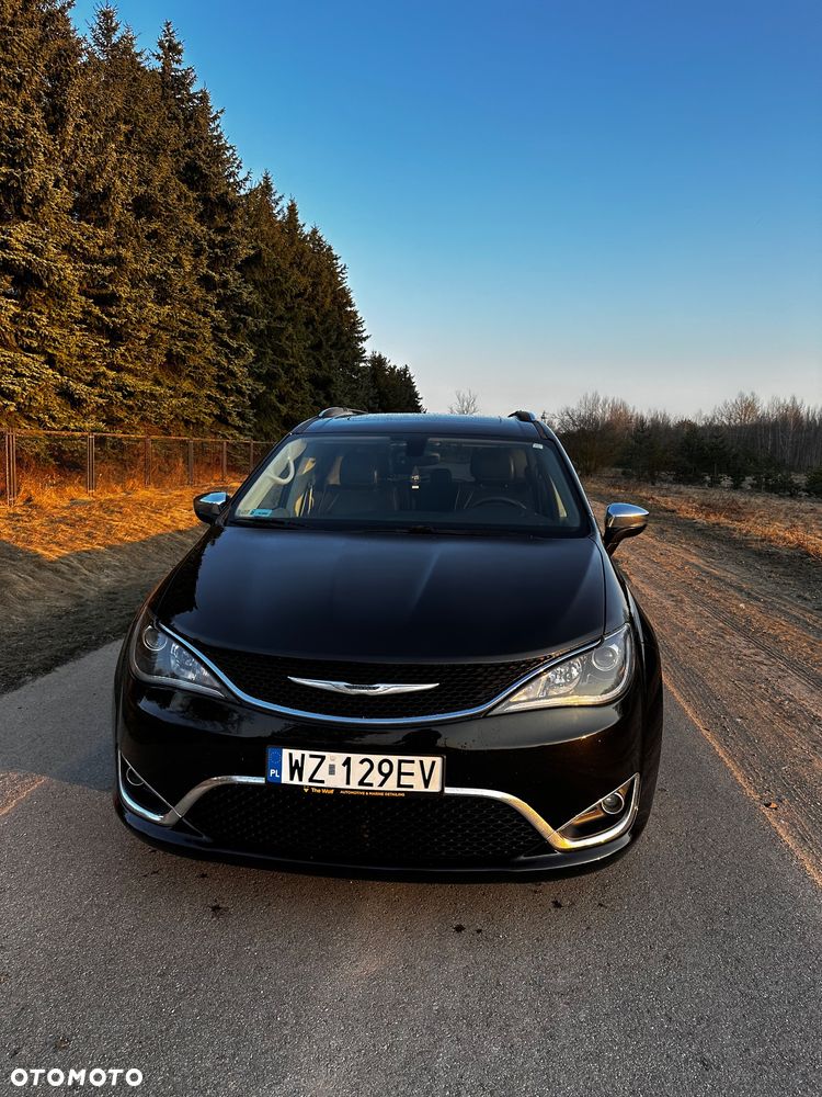 Chrysler Pacifica - 2