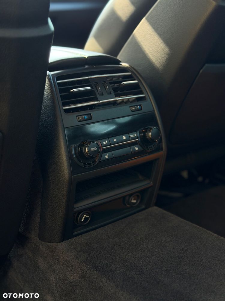 BMW Seria 7 - 36