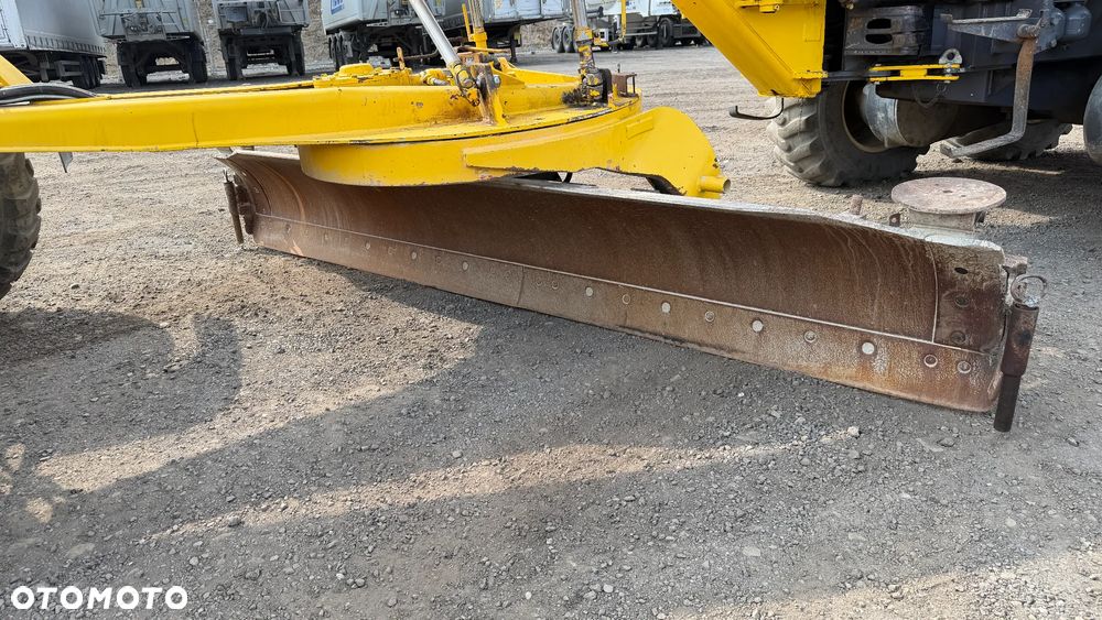 New Holland F106.6 - 11