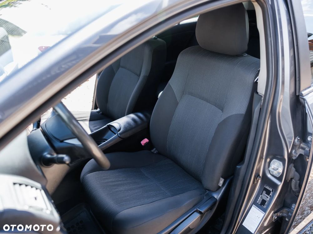 Toyota Avensis - 15