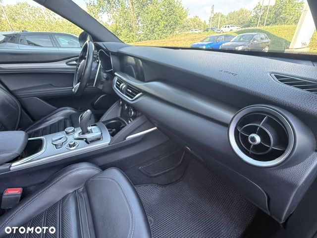Alfa Romeo Stelvio 2.0 Turbo Veloce Q4 - 18