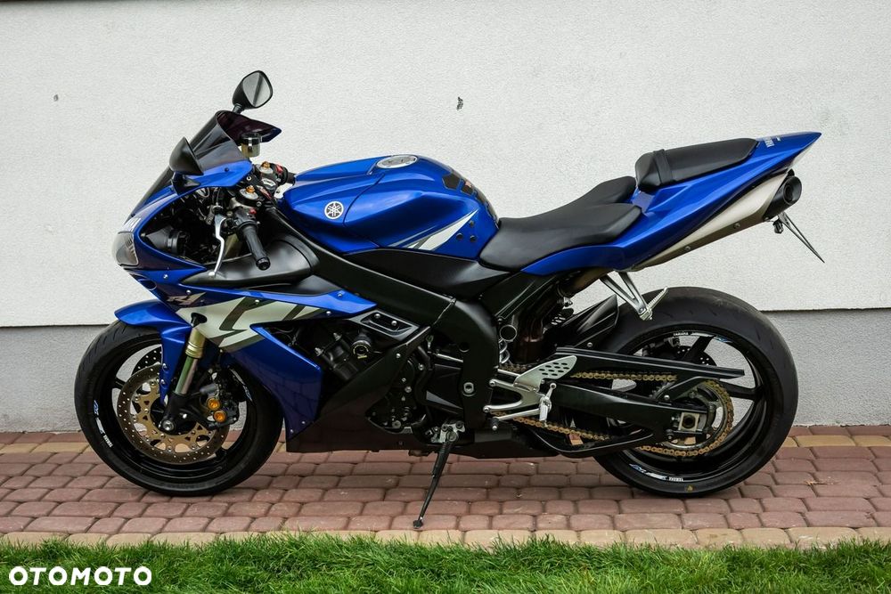 Yamaha R1 - 6