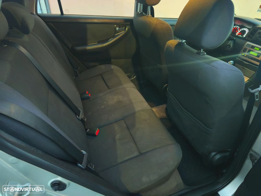 Toyota Corolla SW 1.4 D-4D AC - 21